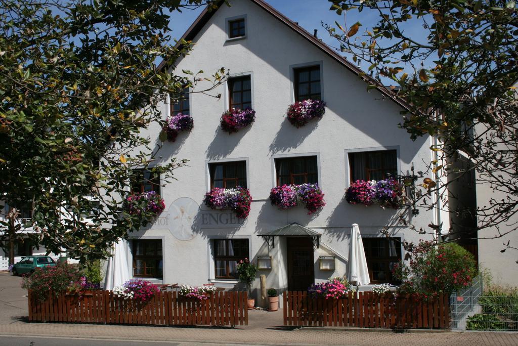 Hotel Restaurant Engel Пфаффенвайлер Экстерьер фото