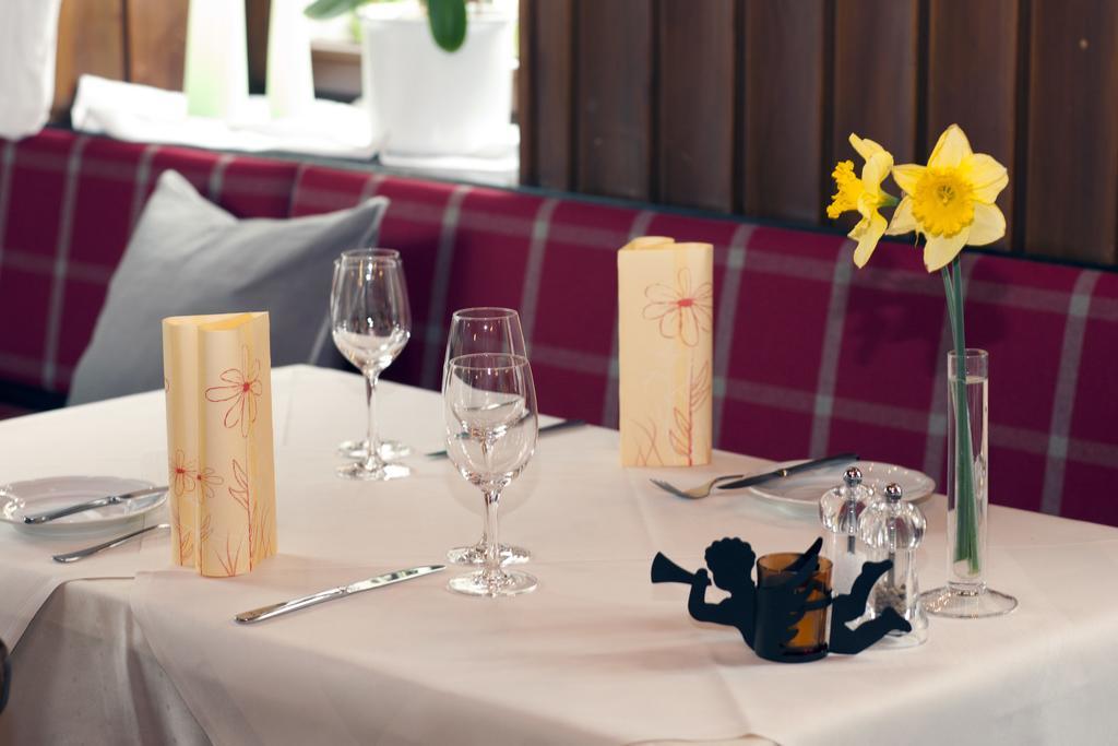 Hotel Restaurant Engel Пфаффенвайлер Экстерьер фото